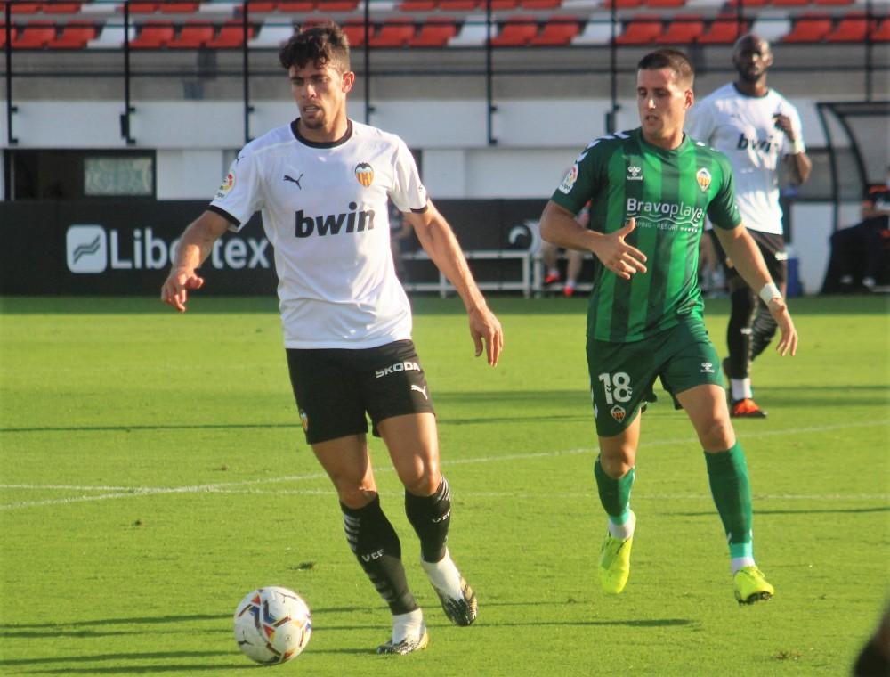 Gabriel Paulista y Juanto Ortuño, en la primera parte.