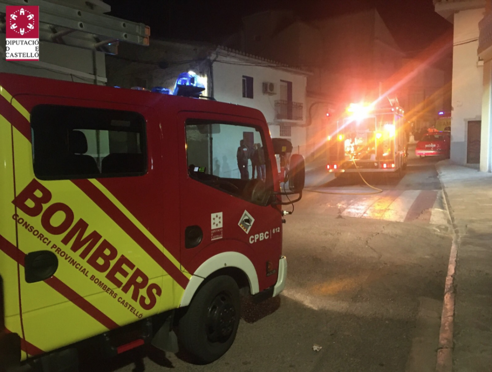 Bomberos incendio casa Sot de Ferrer