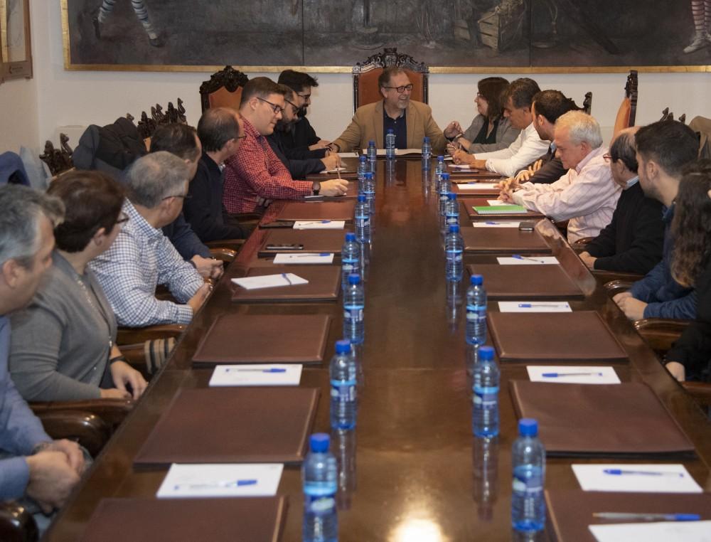 Diputación, reunión alcaldes Penyagolosa