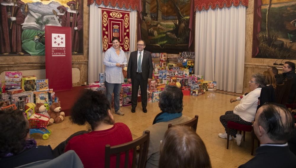Diputación, entrega juguetes