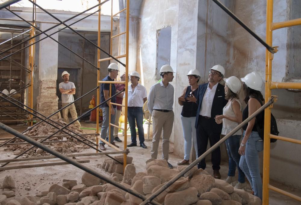 Diputación, José Martí visita las obras de la vieja iglesia del Replà de les Alqueries