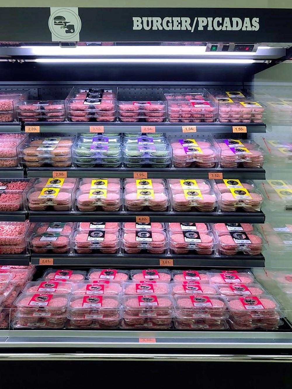 Lineal de hamburguesas de un supermercado de Mercadona