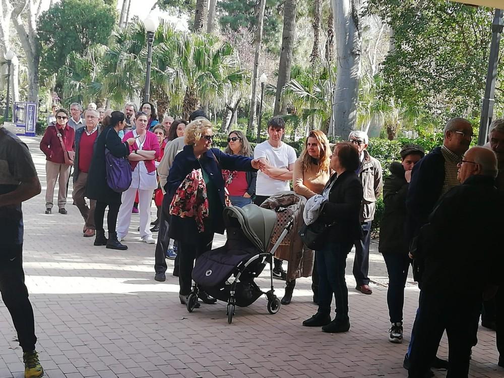 Colas para comprar sillas para Magdalena 2020