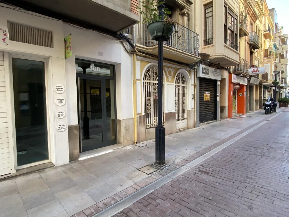 Comercios cerrados. calle Alloza.Castellón