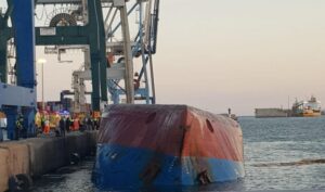 Barco Volcado Yazmiye Ana