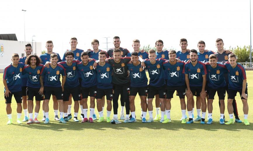 Foto familiar de la selección sub-21 en las instalaciones de la Ciudad Deportiva FACSA. FOTO: EIDAN RUBIO / SEFUTBOL