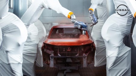 Mediante tecnología de última generación, puertas pintadas a mano y vibrantes combinaciones de colores, Nissan hace realidad las opciones bi-tono que destacan la personalidad del JUKE.