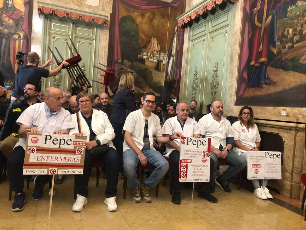 Protestas de sanitarios del Hospital Provincial en Diputación