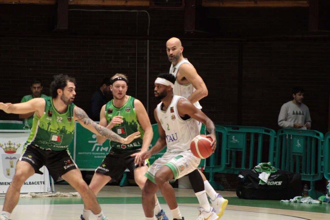 tau castello baloncesto