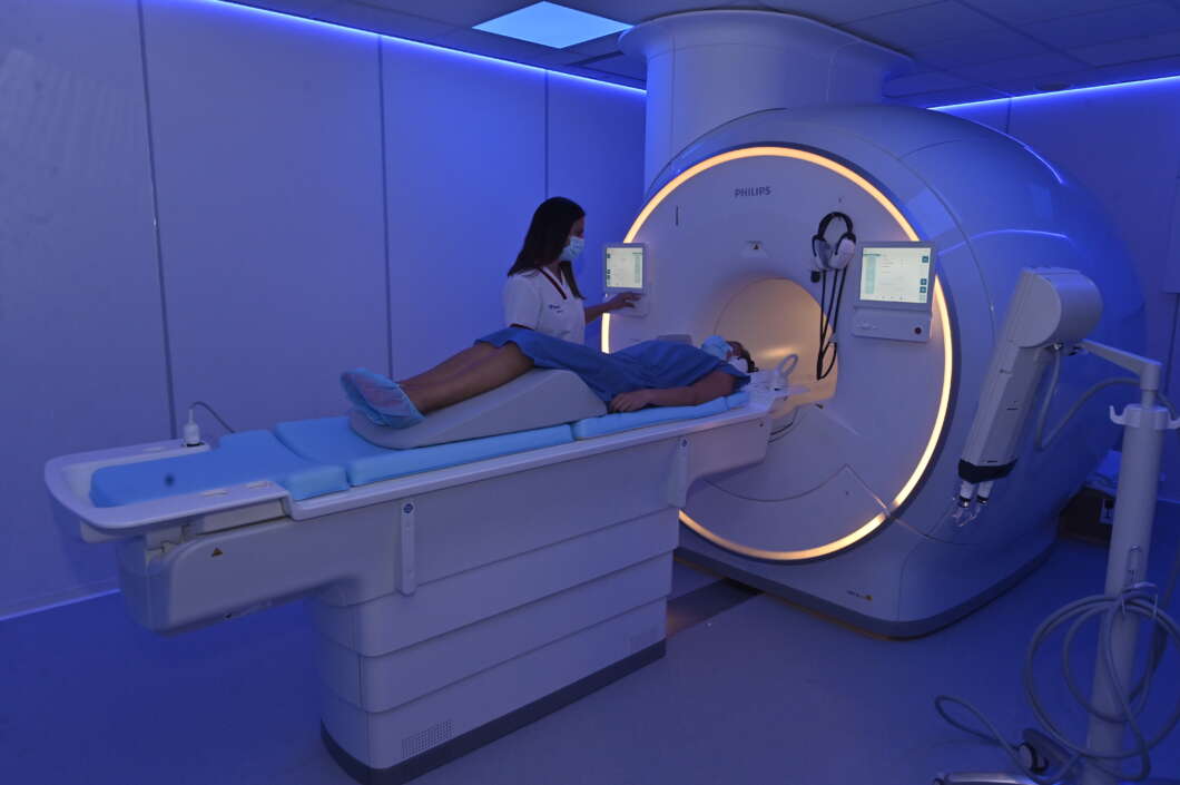 resonancia magnética Philips MR5300