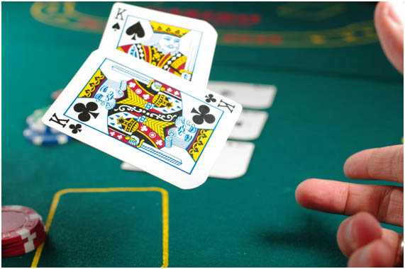El póker, un juego de cartas lucrativo con técnica
