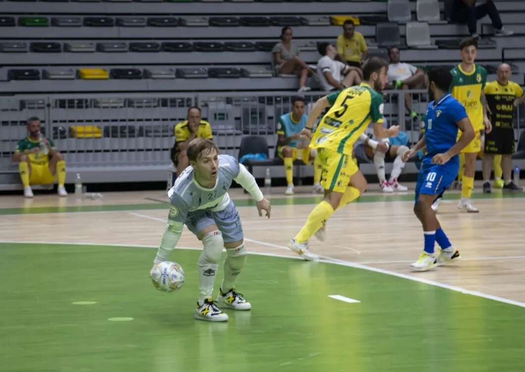 El Bisontes Castellón anuncia el fichaje del joven portero valenciano Carlos Gil.