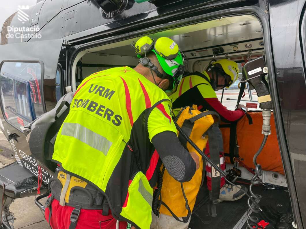 Bomberos intervienen en un accidente con atrapados en Oropesa