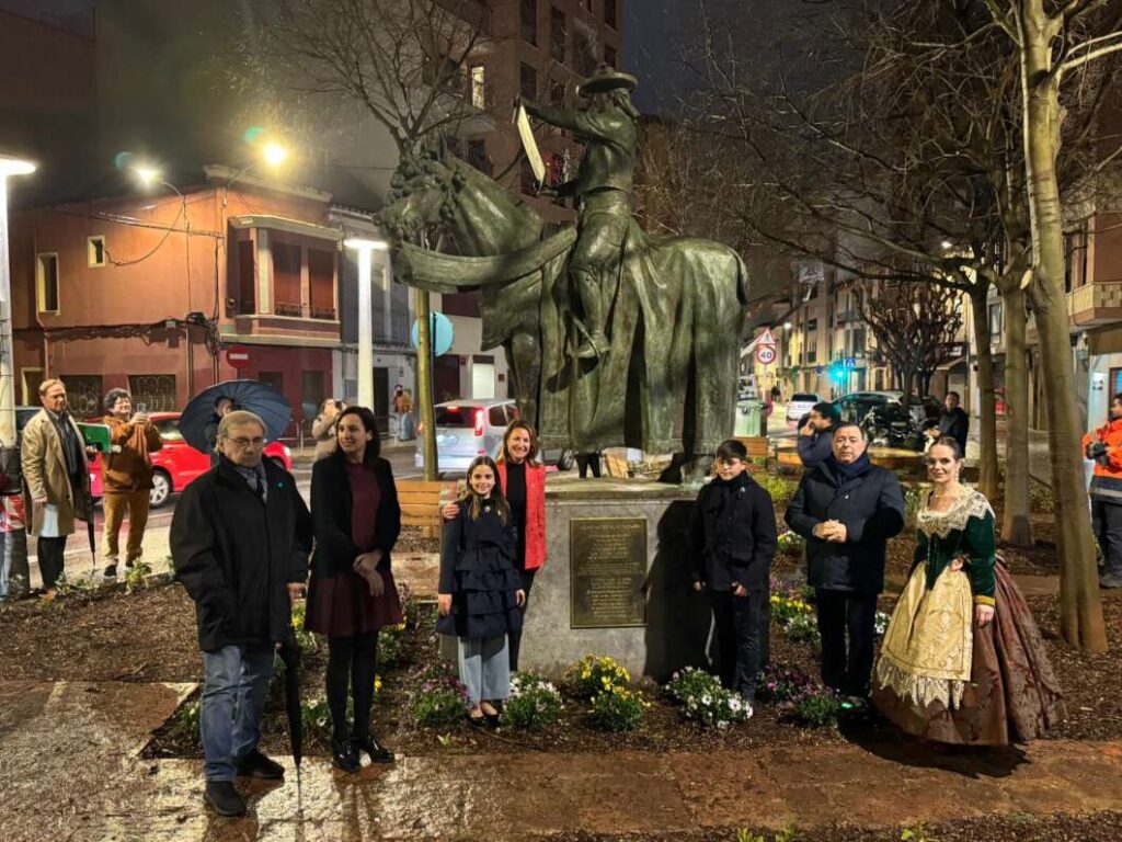 inauguración de la escultura del Pregonero de Castellón 2025
