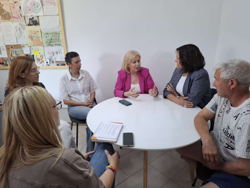 La Directora General del IVASS se reúne con la alcaldesa de Albòcasser en el CEEM (Centro Específico para Personas con Enfermedad Mental Crónica)