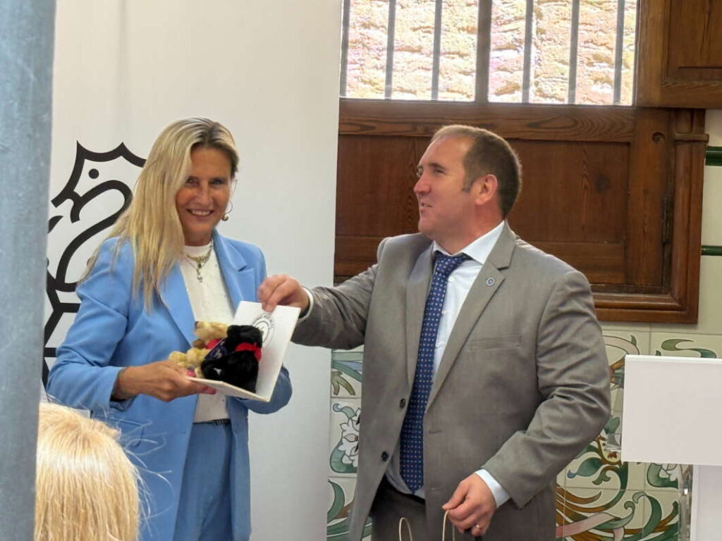Obsequio Premios Accesibilidad 120525 Castellón Perros guía Aspeguicv