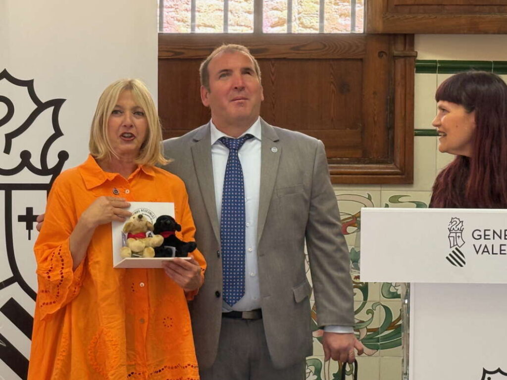 Obsequio Premios Accesibilidad 120525 Castellón Perros guía Aspeguicv