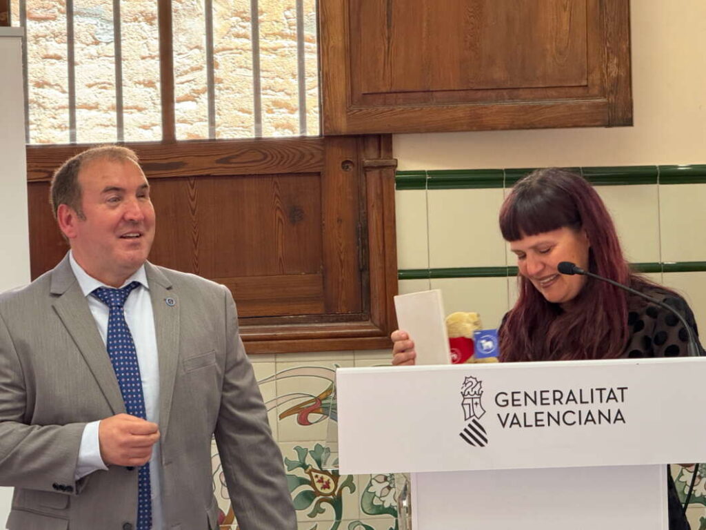 Obsequio Premios Accesibilidad 120525 Castellón Perros guía Aspeguicv