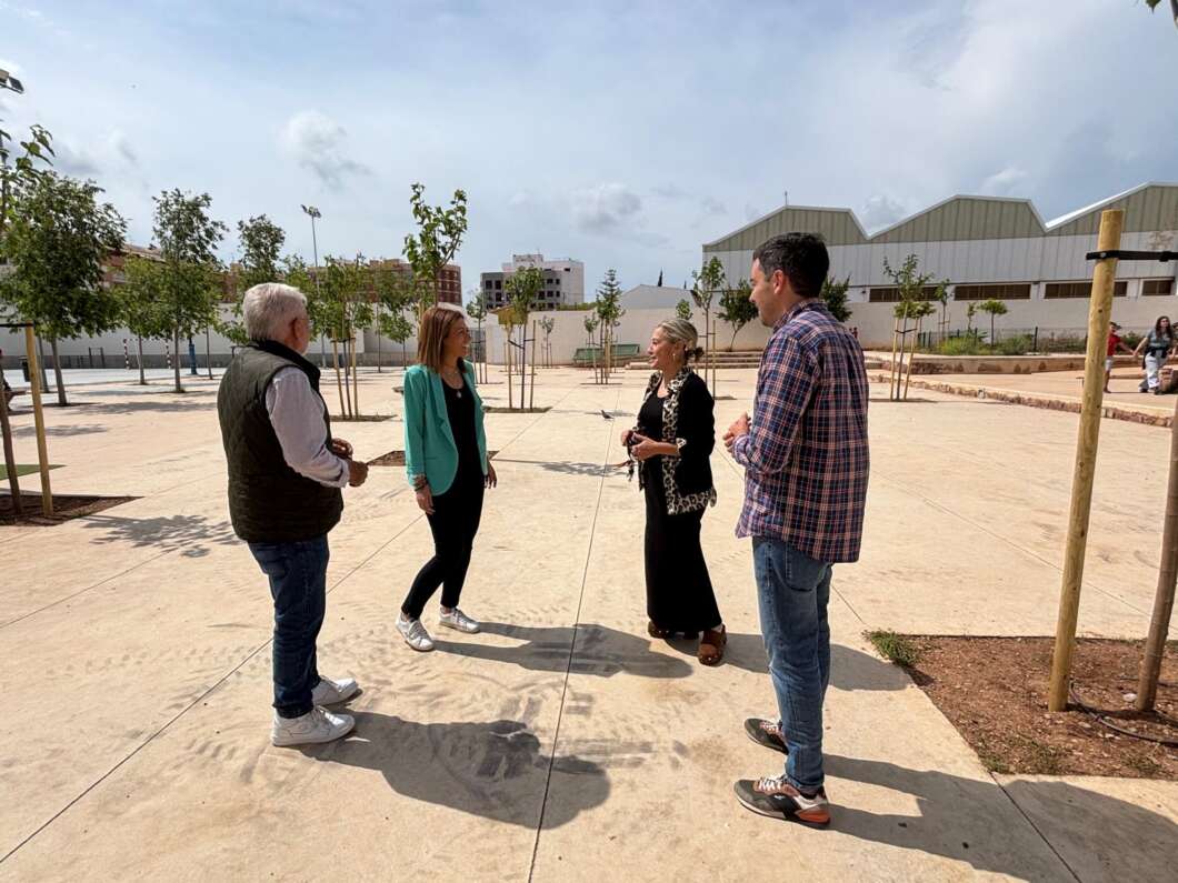 L'Ajuntament d'Almassora planta moreres a Col·legi Regina Violant 2025