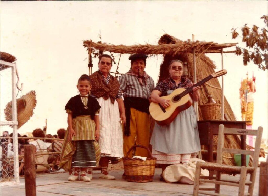 ‘Els Sesots’ vuelven al Grao como 'nanos' en la Cabalgata del Mar