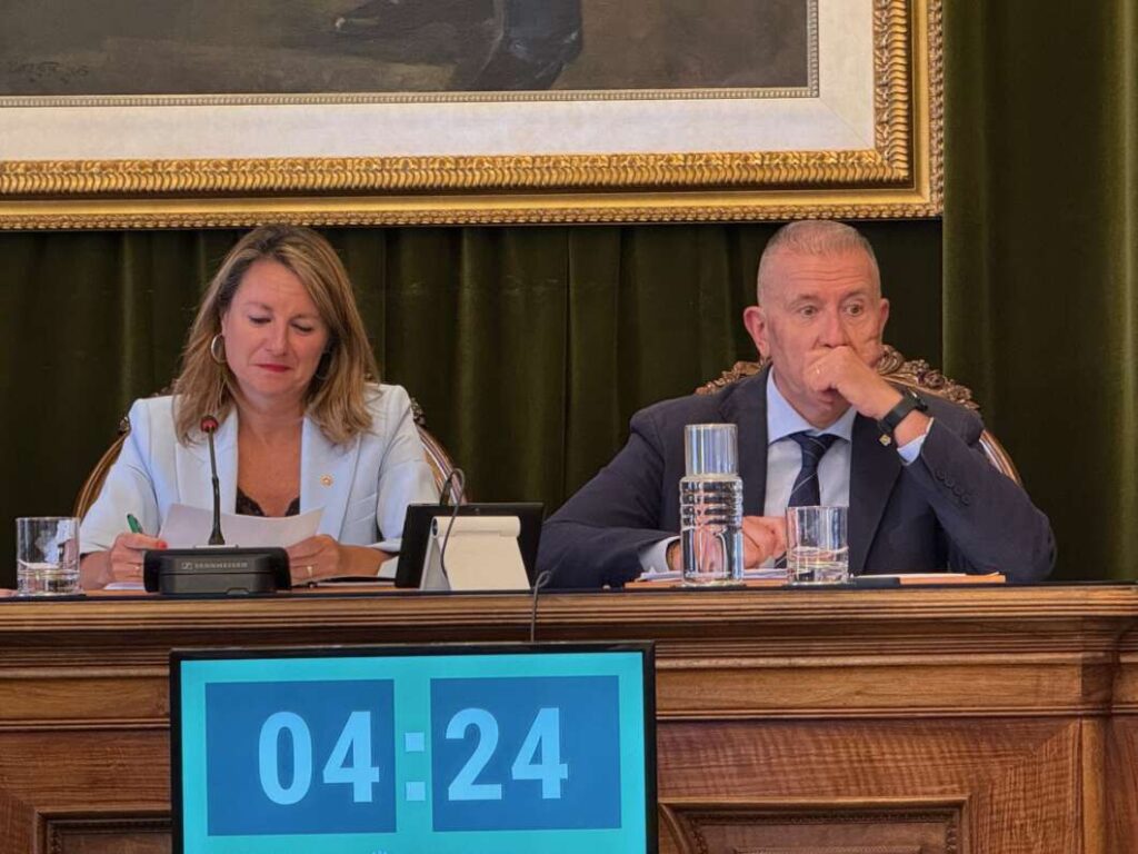 Reprobación concejal de VOX presidencia Carrasco y Sales