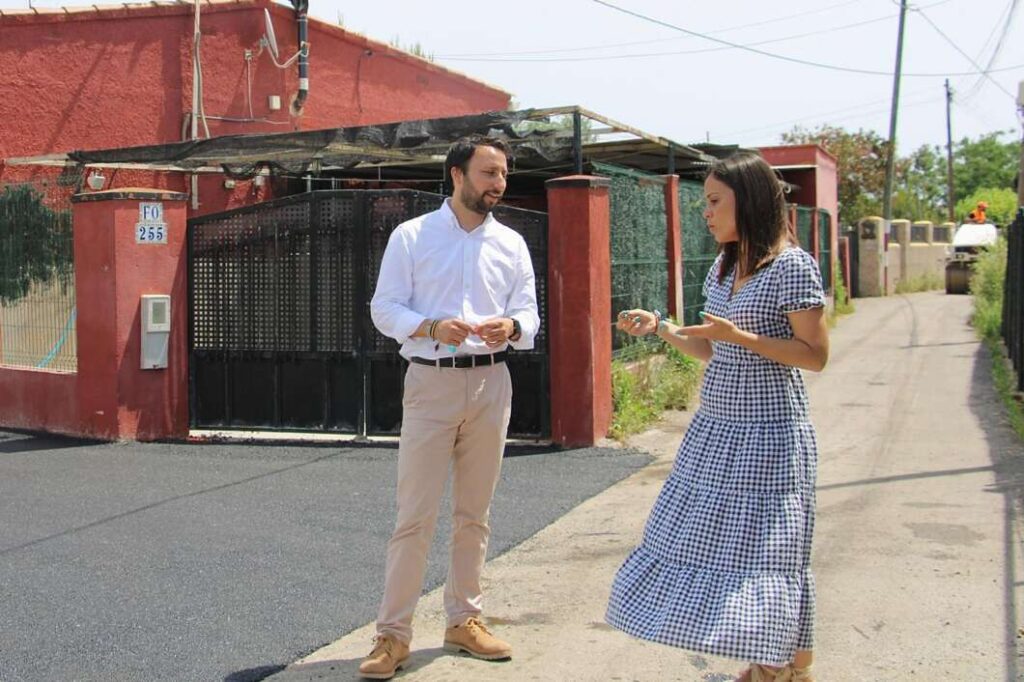 Sergio Toledo y Esther Giner, asfaltado de caminos Marjalería 2025