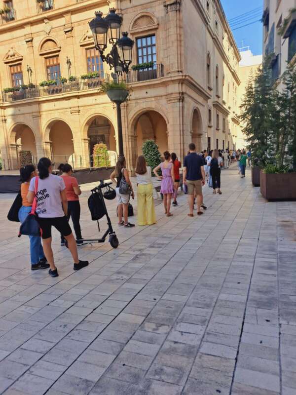 Compromís denuncia col·lapse en l’atenció ciutadana a Castelló amb cues diàries i cites a tres setmanes