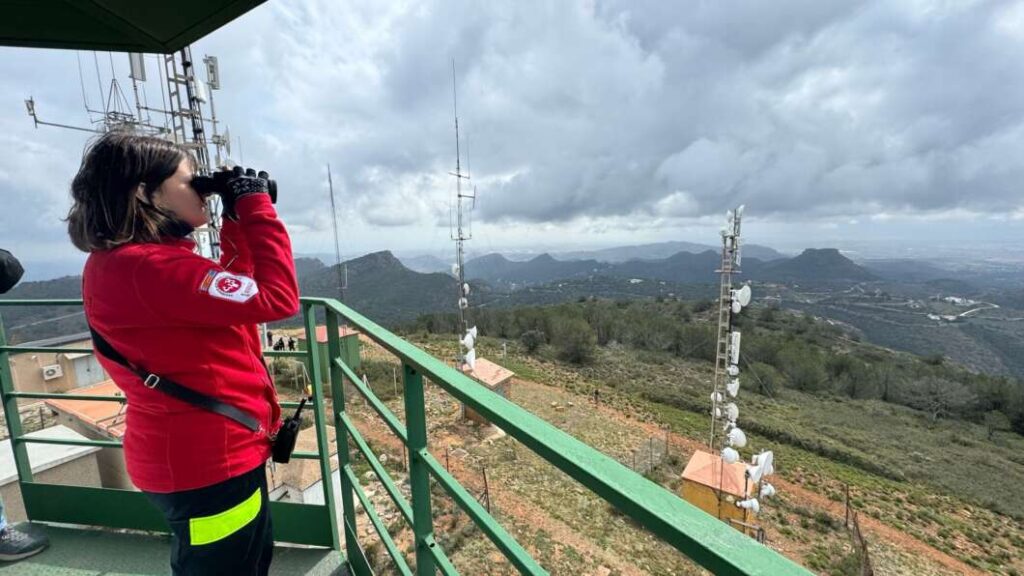 Prevención de incendios de una agente medioambiental