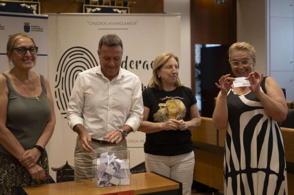 Burriana premia a les clientes més fidels al comerç de proximitat