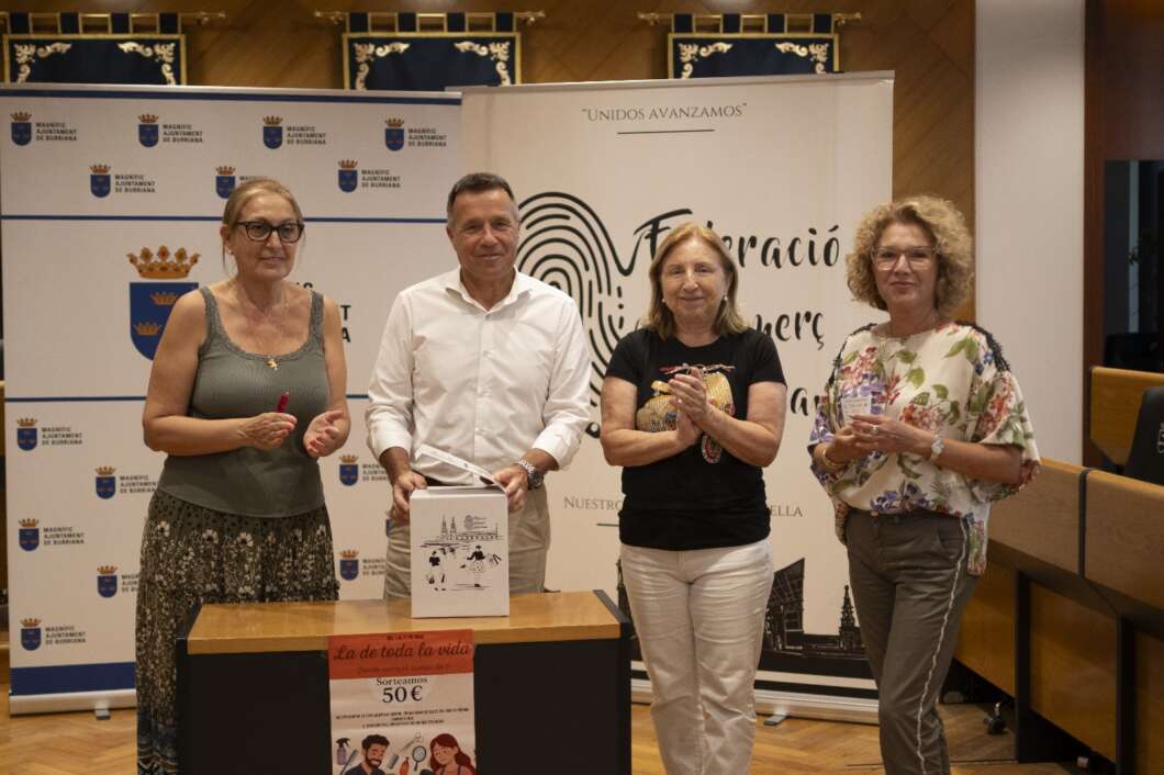 Burriana premia a les clientes més fidels al comerç de proximitat