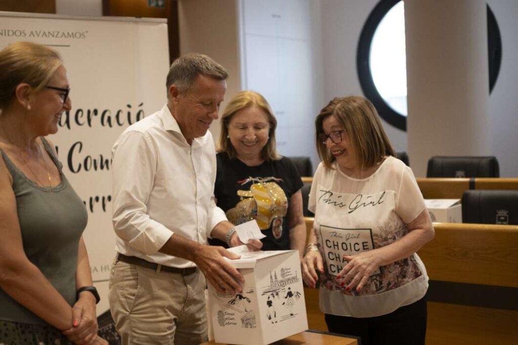 Burriana premia a les clientes més fidels al comerç de proximitat