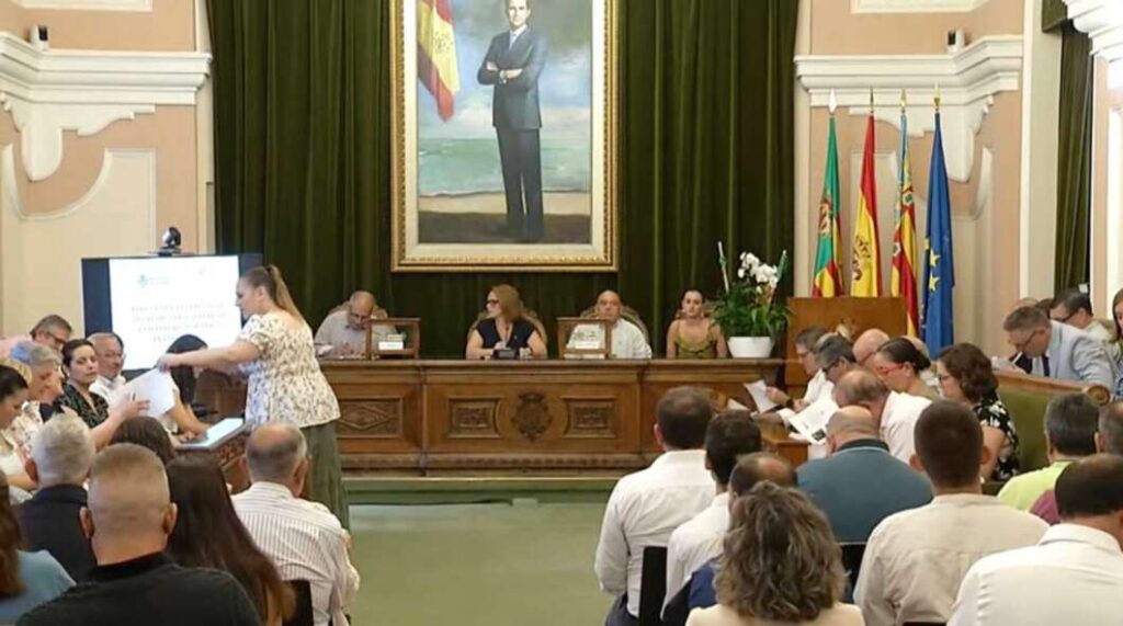 Acto de elección de las reinas y damas de la ciudad para las fiestas 2025-2026 240725