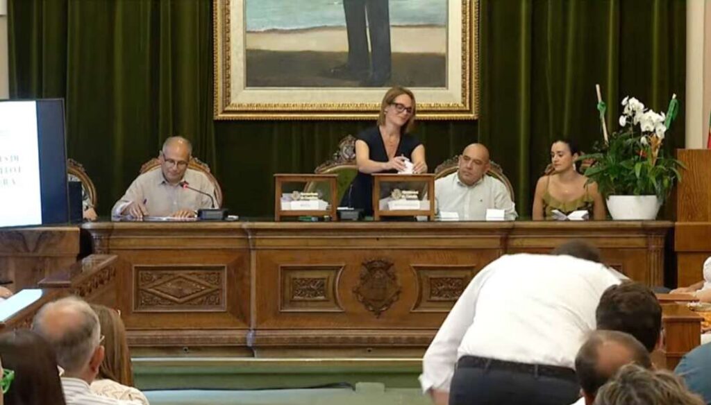 Elección de las reinas y damas de la ciudad para las fiestas 2025-2026 240725