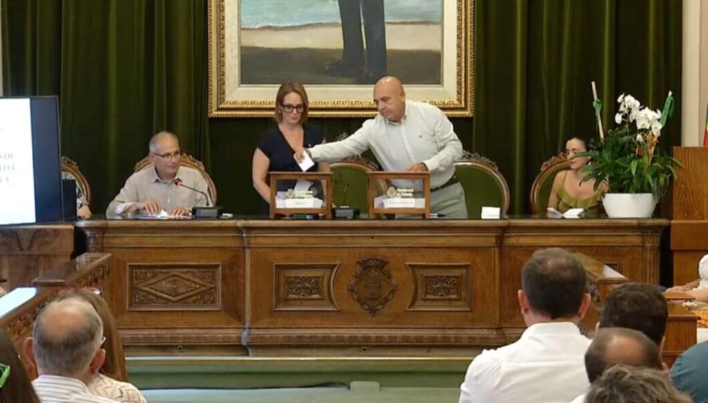 Elección de las reinas y damas de la ciudad para las fiestas 2025-2026 240725