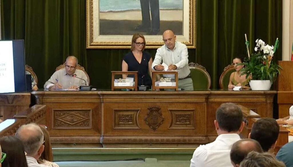 Elección de las reinas y damas de la ciudad para las fiestas 2025-2026 240725