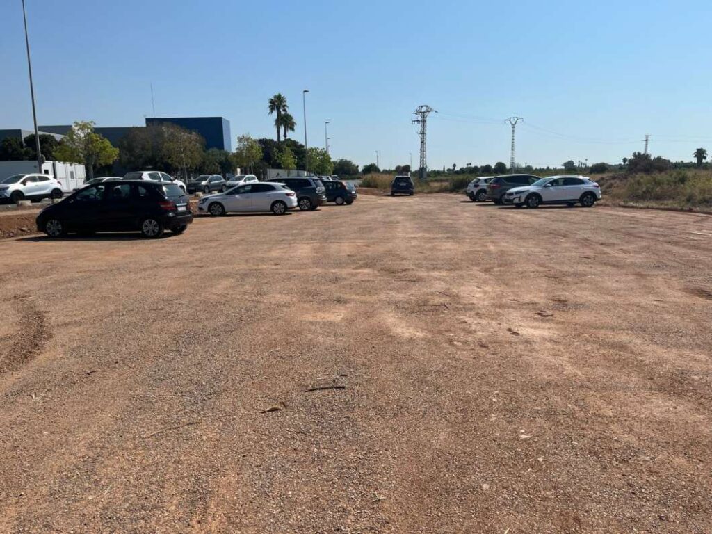 Nova àrea d'estacionament a Burriana per a facilitar el trasllat temporal del CEIP Hortolans