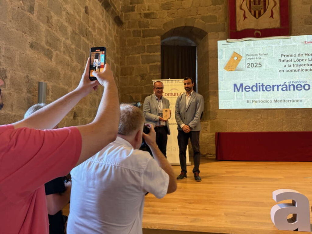 Angel Baez adComunica celebra la excelencia en comunicación en el histórico Castillo de Peñíscola