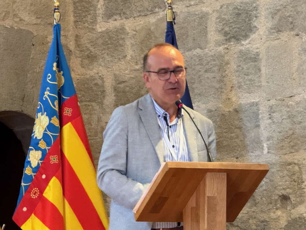 Angel Baez adComunica celebra la excelencia en comunicación en el histórico Castillo de Peñíscola