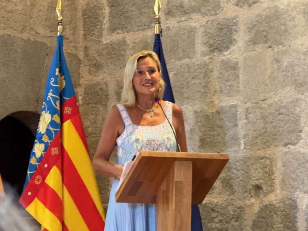 Susana fabregat adComunica celebra la excelencia en comunicación en el histórico Castillo de Peñíscola