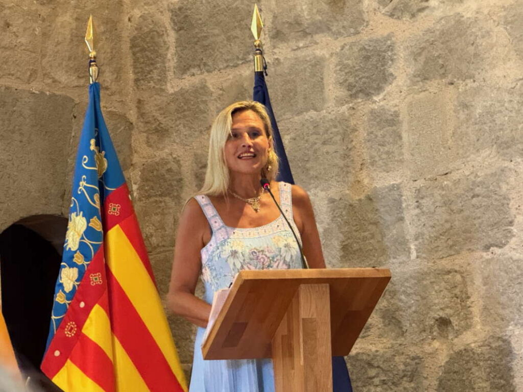 Susana fabregat adComunica celebra la excelencia en comunicación en el histórico Castillo de Peñíscola