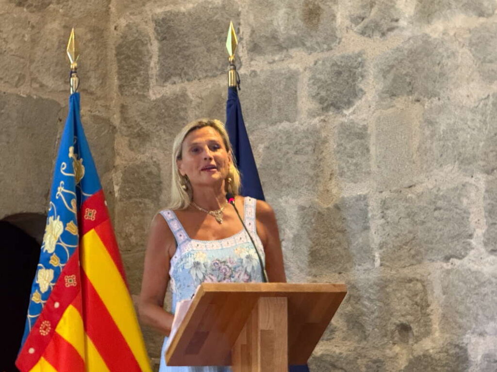 Susana fabregat adComunica celebra la excelencia en comunicación en el histórico Castillo de Peñíscola