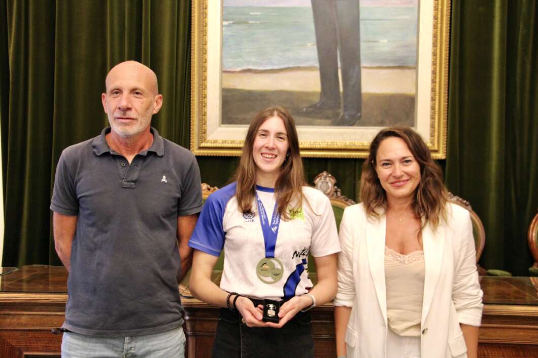 El Ayuntamiento de Castellón rinde homenaje a la nadadora Rosa Peris 2025