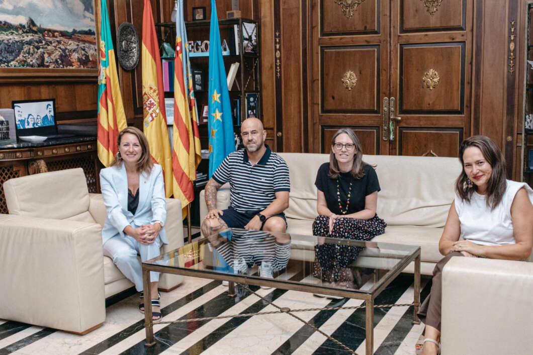 Víctor elizalde 1.300 kilómetros a pie para pedir fondos para Mireia. Castellón 2025