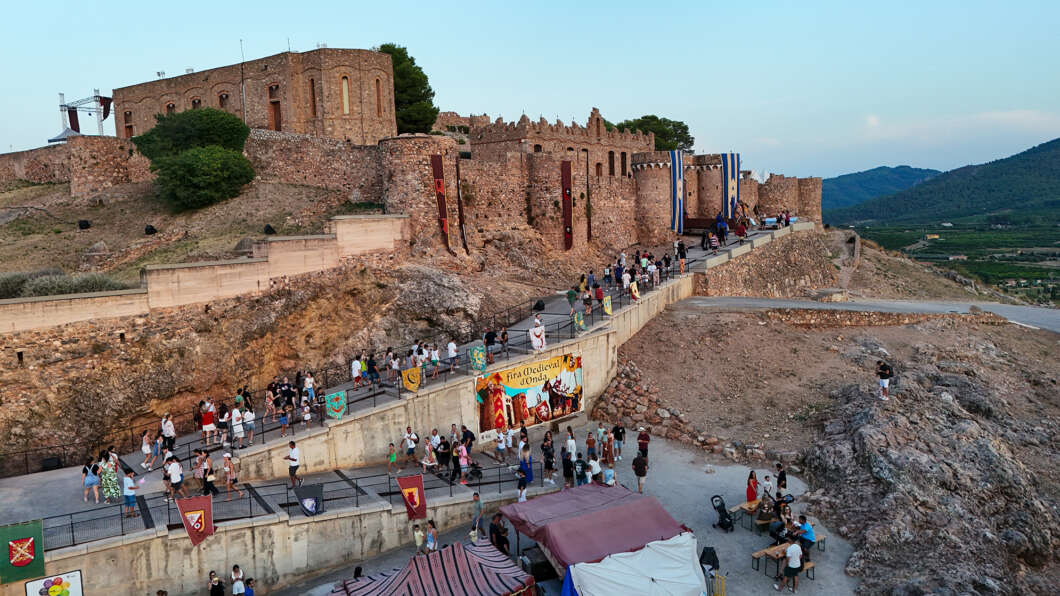 El Castillo de las 300 Torres brilla con la magia de ‘Onda Medieval’