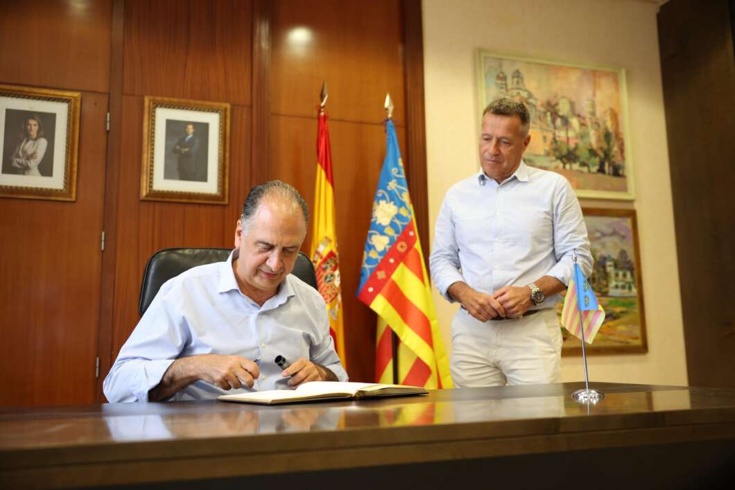 Burriana recibe conseller Martinez Mus