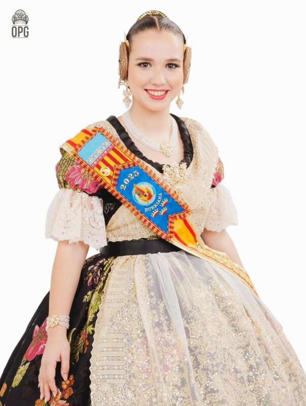 Set candidates opten a ser les Reines Falleres de Burriana 2026