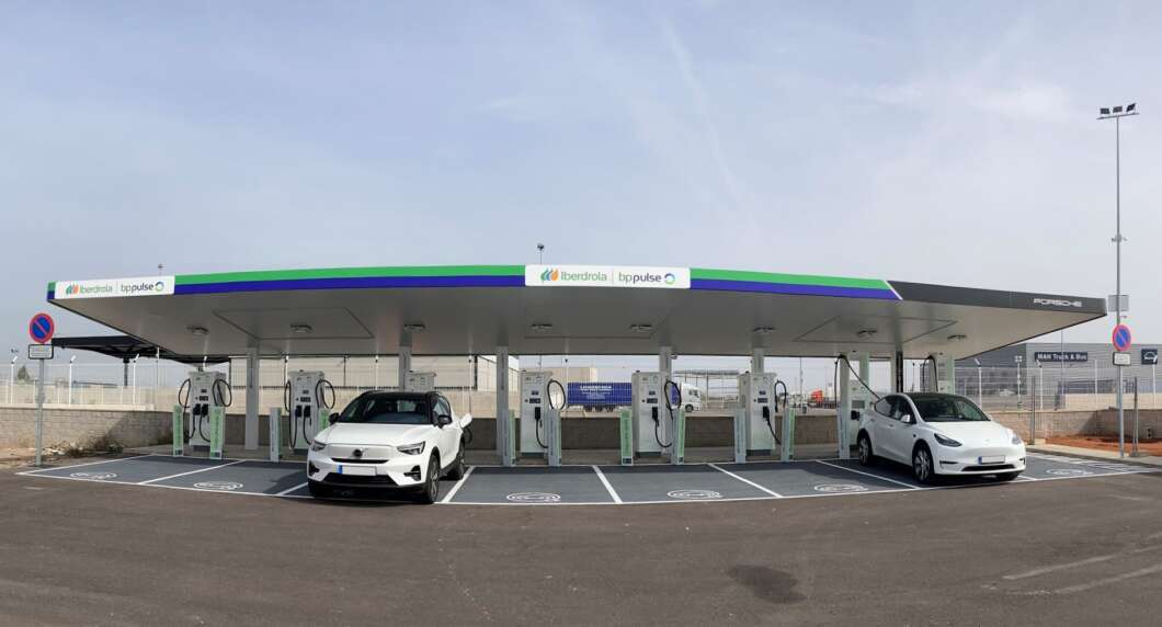 Nuevo hub de recarga Iberdrola bp pulse en Les Alqueries - Castellón
