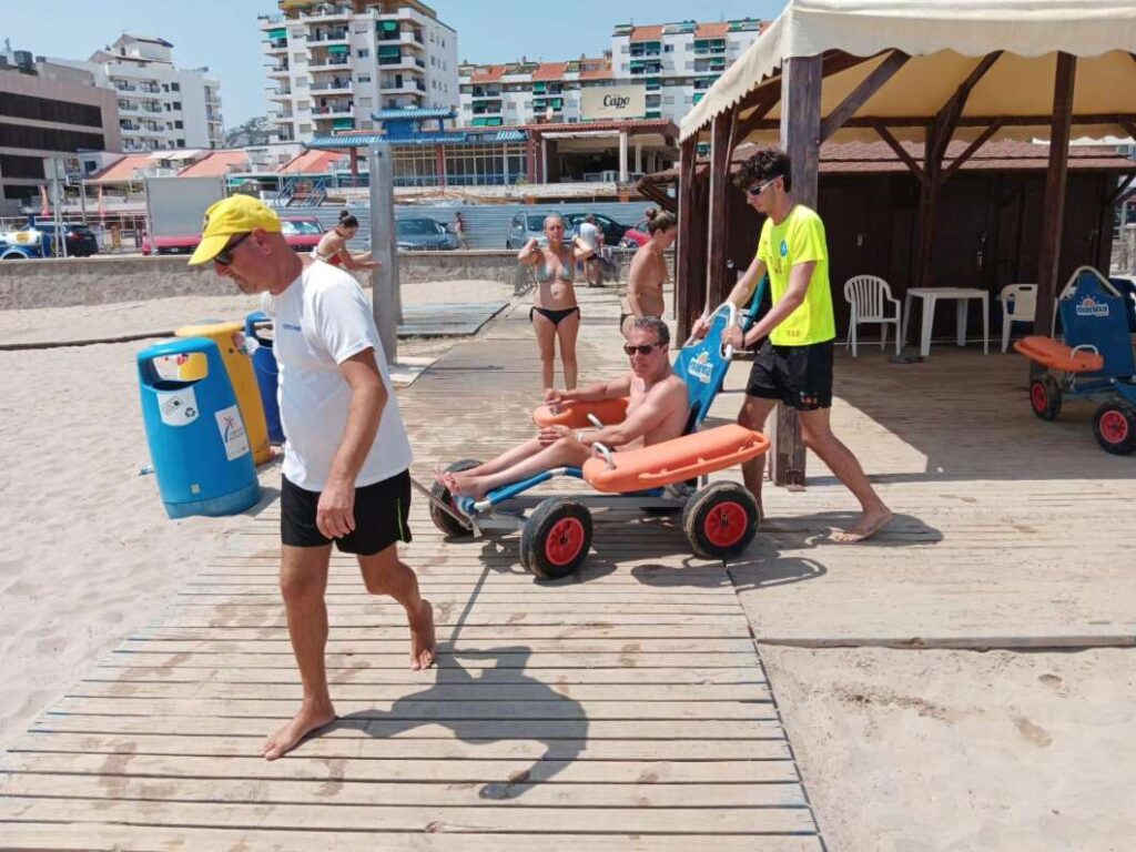 Peñíscola cierra julio con 249 asistencias en sus playas