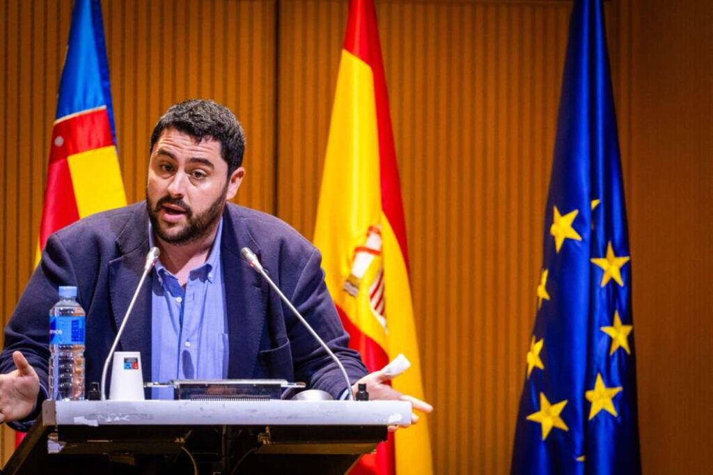 David garcia, arreplegada de signatures per a canviar la llei de l'Aigüa