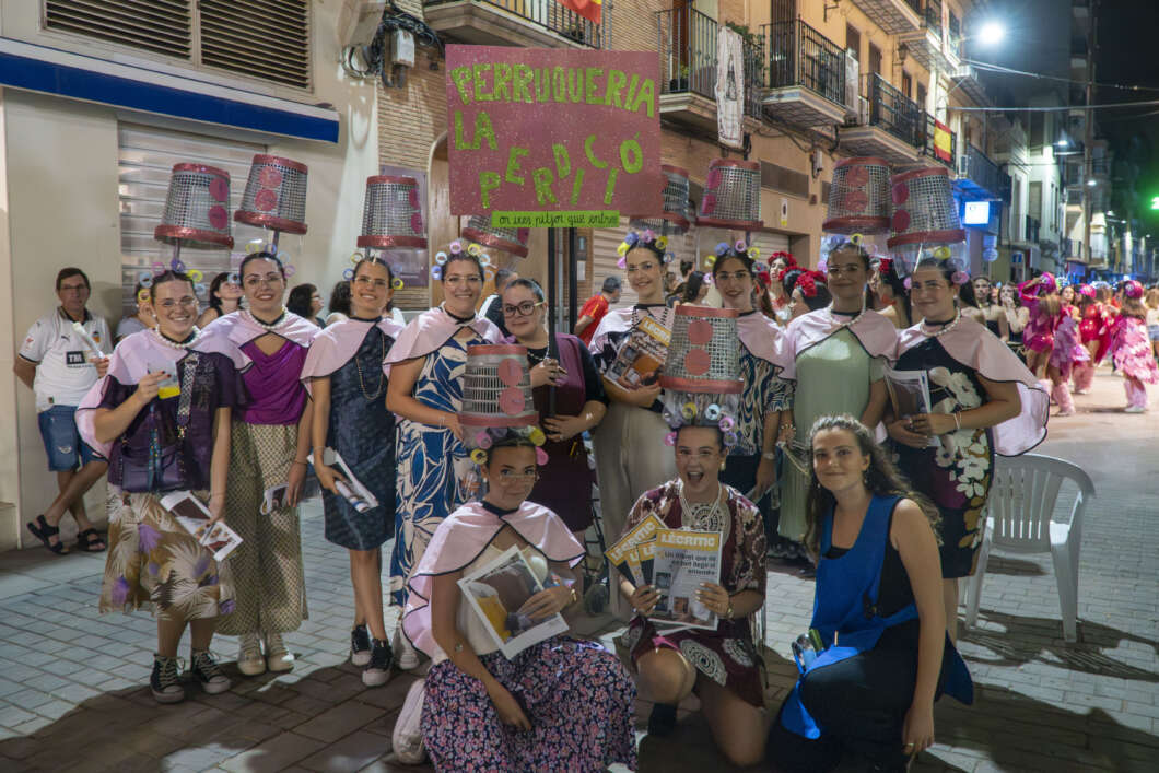 Éxito en el desfile de disfraces en Nules